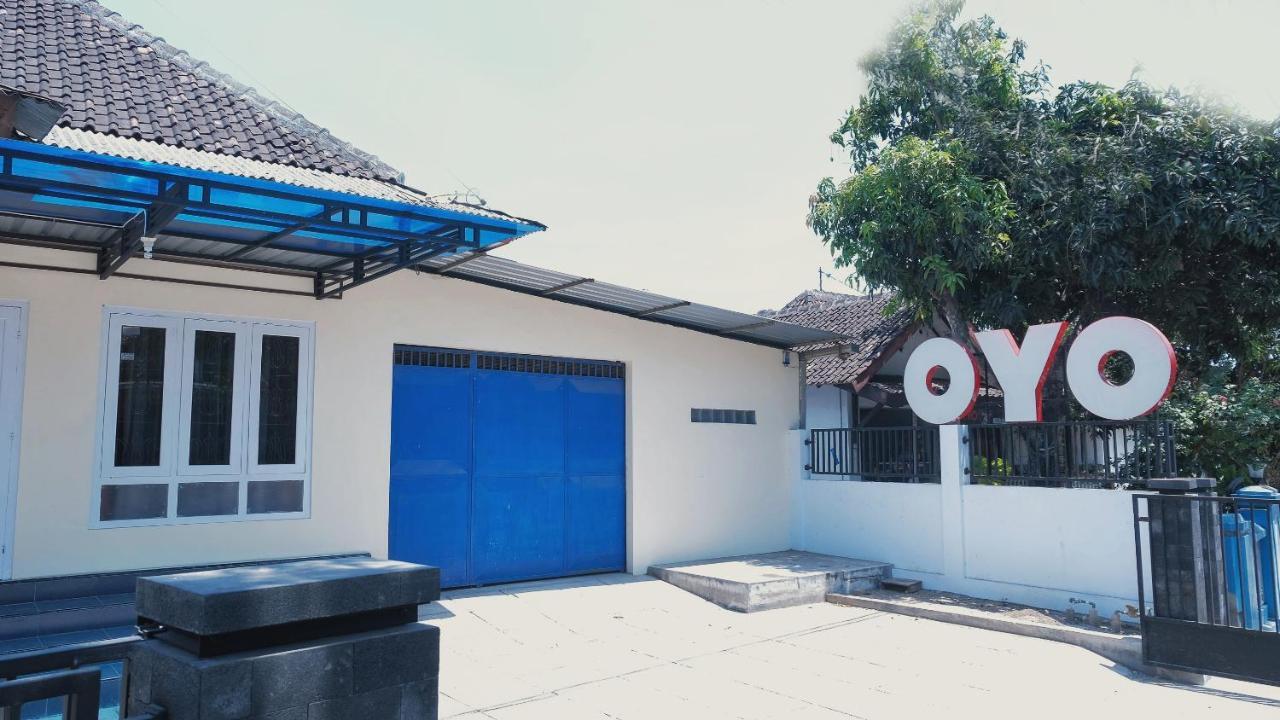 RedDoorz Syariah At Griya Soeratin Pacitan Hotel Bagian luar foto